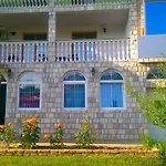 Semesterbostad House Afan *